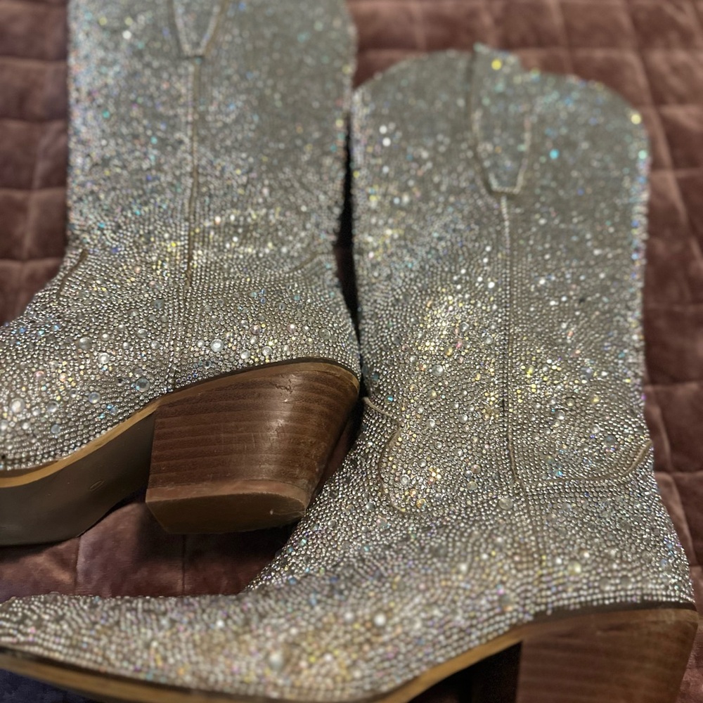 Silver Heeled Boots with Glitter Finish